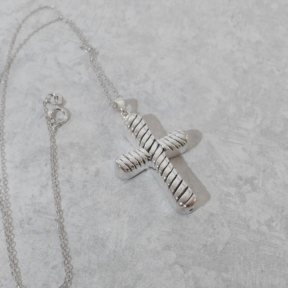 Jewelry - Sterling Silver Cross Pendant with Chain JUST IN